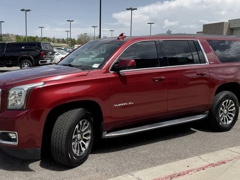 Used 2017 GMC Yukon XL SLT AWD/4WD image 4