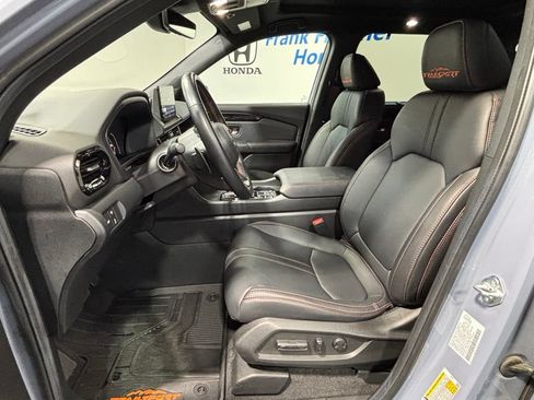 Used 2025 Honda Pilot TrailSport image 11