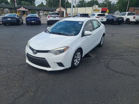 Used 2016 Toyota Corolla LE FWD image 2