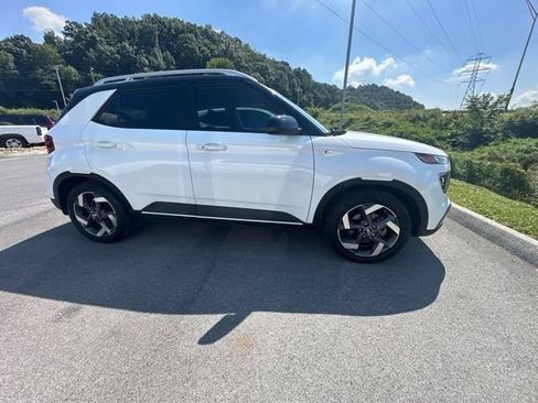Used 2022 Hyundai Venue Limited FWD image 4