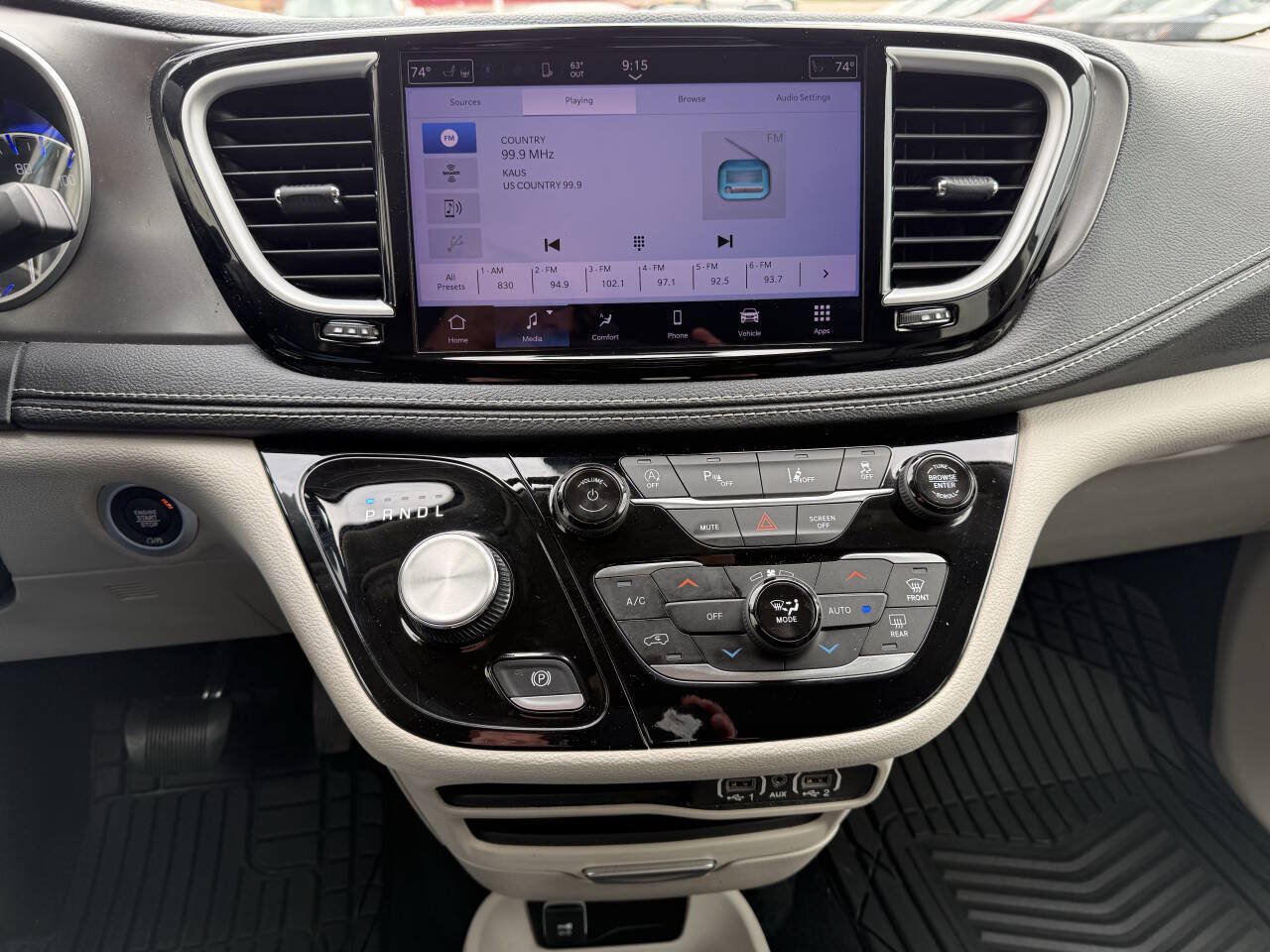 Used 2023 Chrysler Pacifica Touring-L AWD/4WD image 9