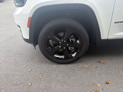 Certified 2025 Jeep Grand Cherokee L Altitude AWD/4WD image 11