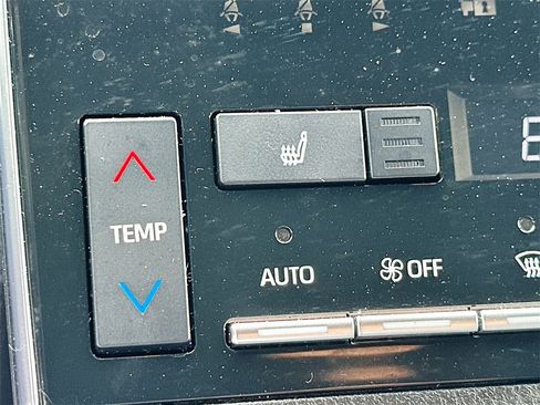 Used 2020 Toyota Avalon XLE image 19