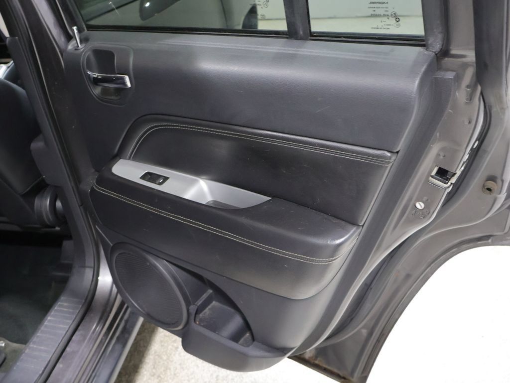 Used 2016 Jeep Compass Latitude AWD/4WD image 19