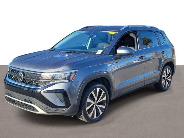 Certified 2024 Volkswagen Taos SE FWD image 2