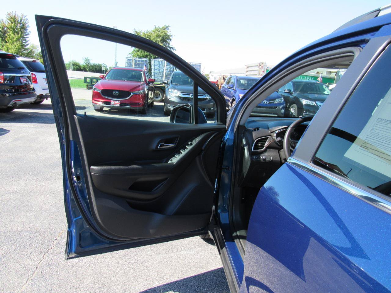 Used 2019 Chevrolet Trax LT w/ LT Convenience Package FWD image 12