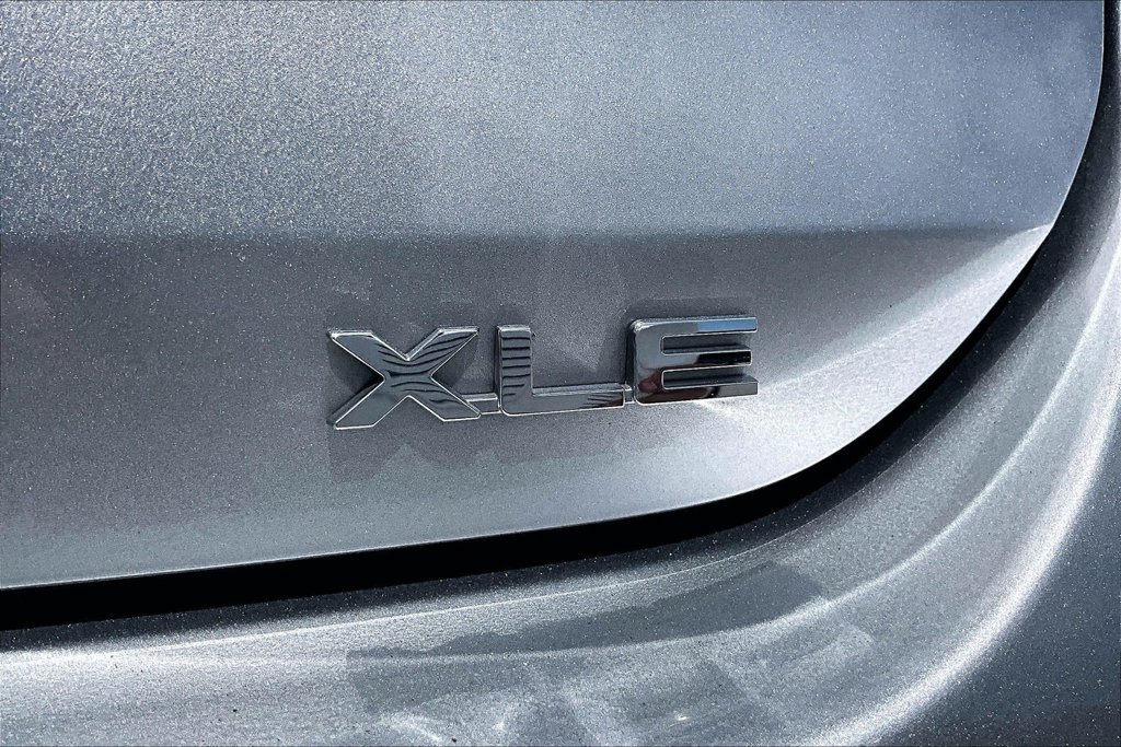 Used 2023 Toyota Highlander XLE FWD image 23