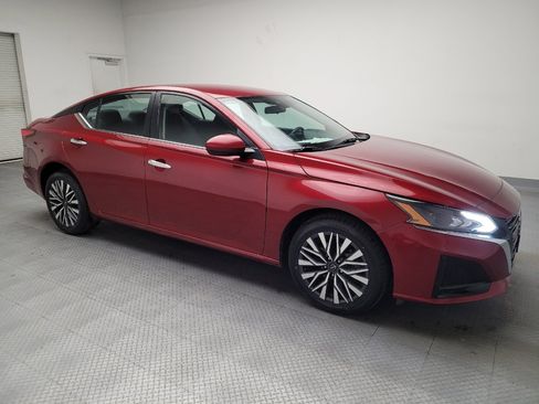 Used 2023 Nissan Altima 2.5 SV image 11