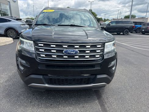 Used 2017 Ford Explorer XLT w/ Equipment Group 202A AWD/4WD image 3