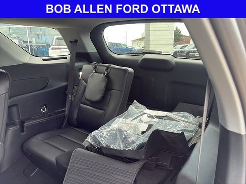 Used 2024 Ford Explorer XLT w/ Equipment Group 202A AWD/4WD image 15