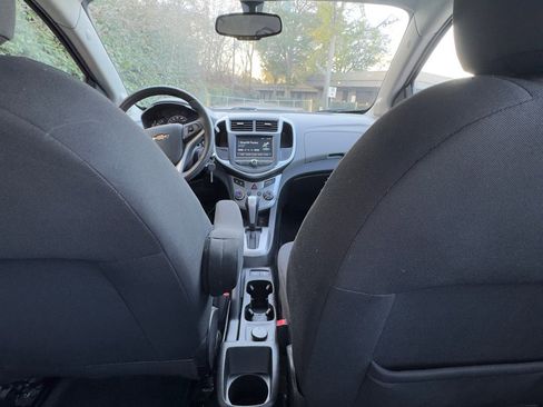 Used 2017 Chevrolet Sonic LT image 18