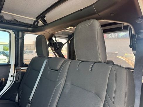 Used 2022 Jeep Wrangler Unlimited Sahara image 23