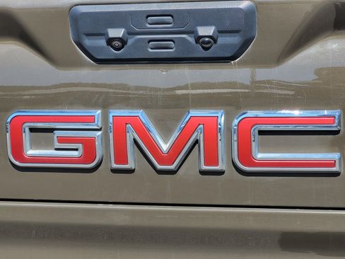 Used 2023 GMC Sierra 1500 AT4 w/ AT4 Premium Package AWD/4WD image 11