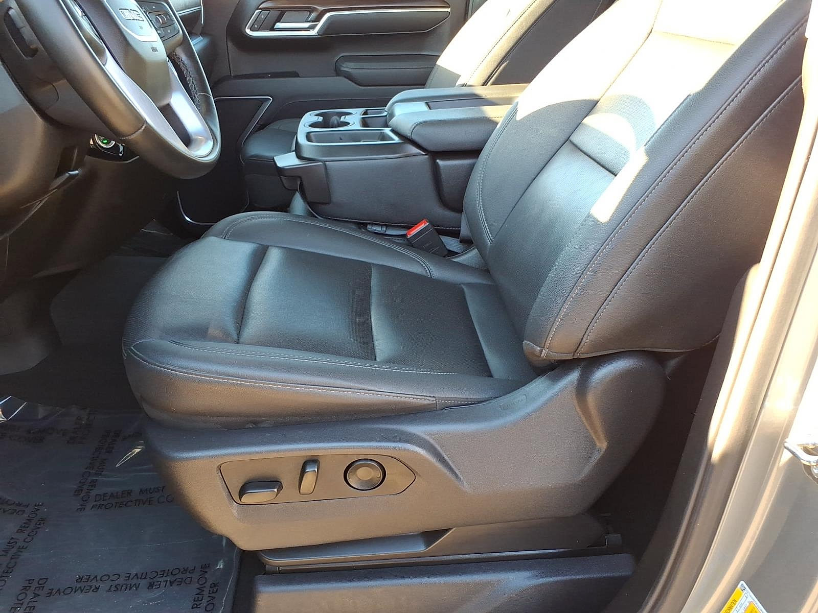 Used 2025 GMC Sierra 1500 SLT AWD/4WD image 12