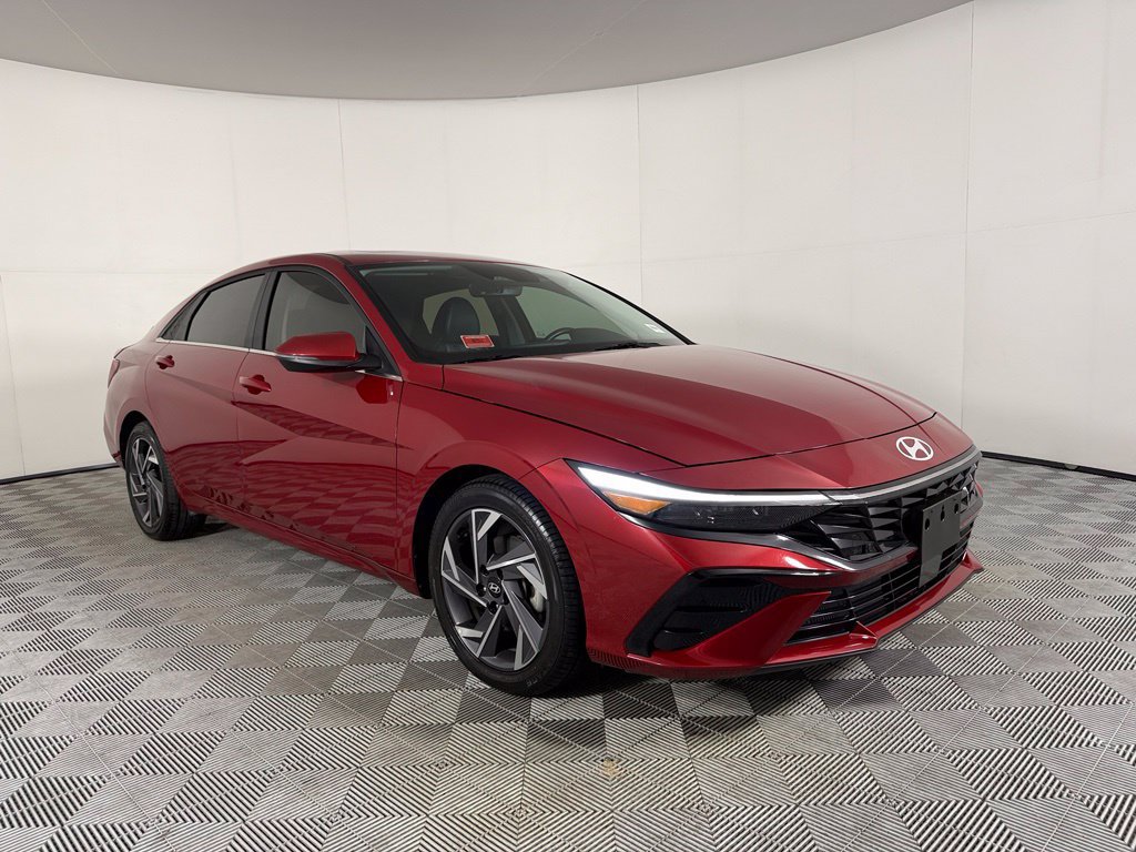Used 2025 Hyundai Elantra Limited FWD image 4