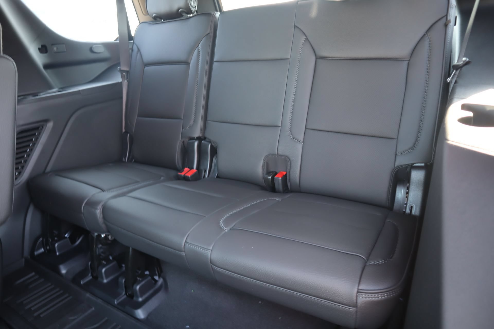New 2026 GMC Yukon Denali w/ Denali Reserve Package AWD/4WD image 17
