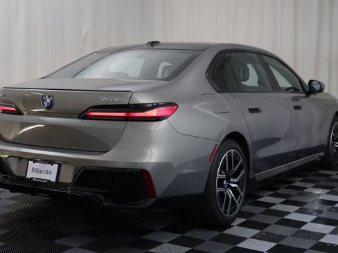 Certified 2025 BMW 750e xDrive 750e xDrive image 19