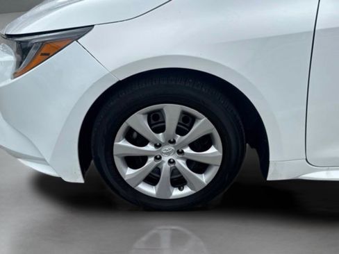 Used 2025 Toyota Corolla LE FWD image 34