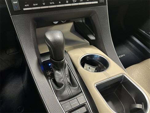 Used 2019 Toyota Avalon Limited image 34