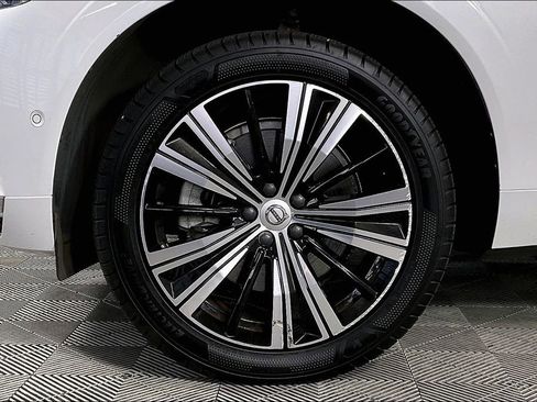 Used 2023 Volvo XC60 T8 Plus w/ Protection Package Premier image 8