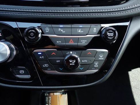 New 2027 Chrysler Pacifica Select AWD/4WD image 22