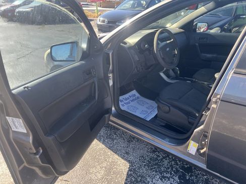 Used 2011 Ford Focus SE image 9