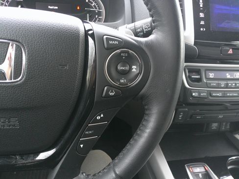 Used 2018 Honda Pilot Touring image 20