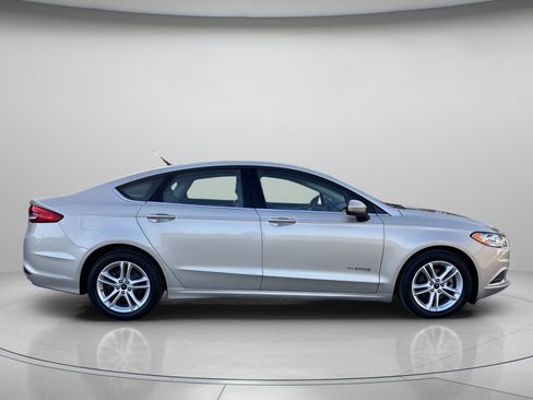 Used 2018 Ford Fusion S image 2