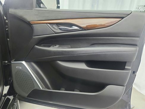 Used 2019 Cadillac Escalade Luxury image 28