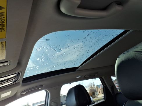 Used 2016 Kia Sorento SX image 11