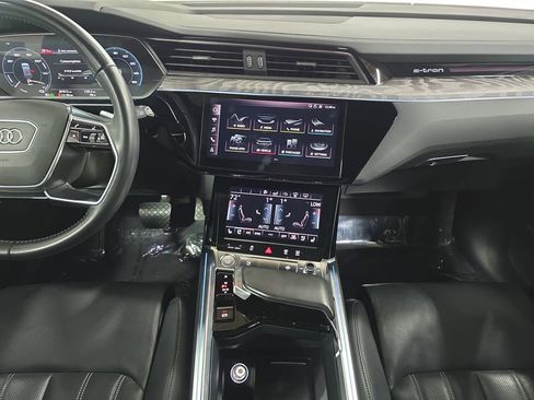 Used 2019 Audi e-tron Prestige w/ Prestige Package AWD/4WD image 16