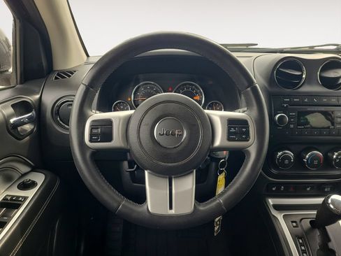 Used 2015 Jeep Compass Latitude FWD image 12