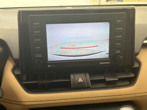Used 2021 Toyota RAV4 LE FWD image 16