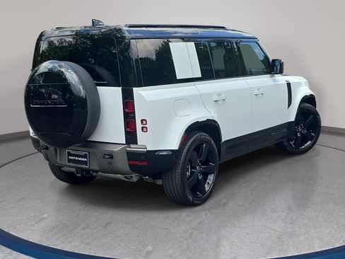 Certified 2025 Land Rover Defender 110 X-Dynamic SE AWD/4WD image 5