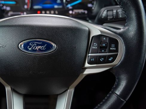 Used 2022 Ford Explorer XLT AWD/4WD image 26