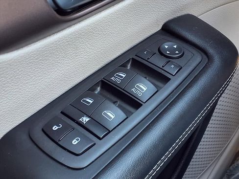 Used 2023 Chrysler Voyager LX image 17