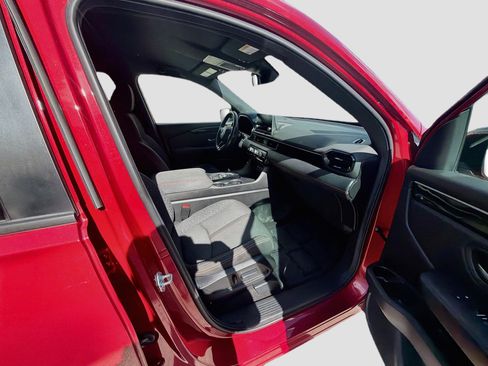 Used 2025 Honda Pilot Sport image 31