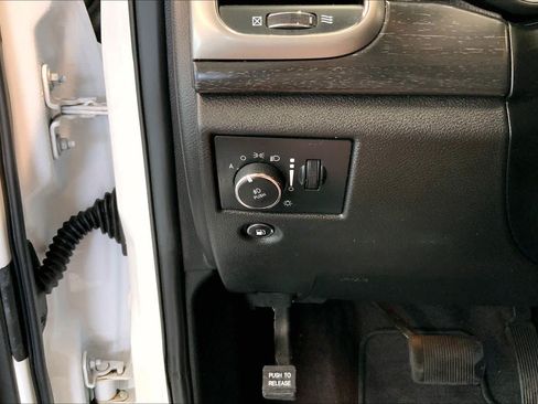 Used 2018 Jeep Grand Cherokee Altitude RWD image 34