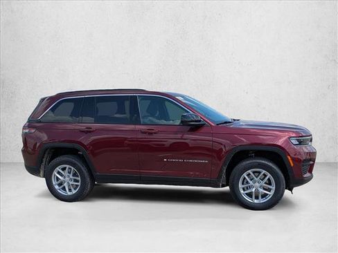 New 2025 Jeep Grand Cherokee Laredo image 7