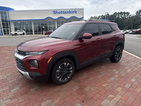 Used 2022 Chevrolet TrailBlazer LT w/ Confidence II Package FWD image 4