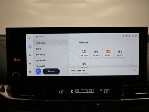 Used 2025 Toyota Sienna XLE FWD image 11