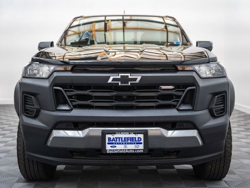 Used 2025 Chevrolet Colorado Trail Boss AWD/4WD image 2