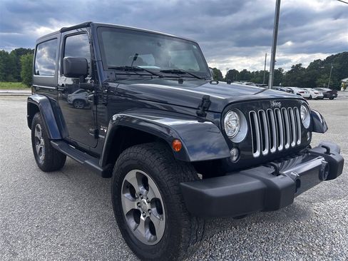Used 2017 Jeep Wrangler Sahara w/ Connectivity Group AWD/4WD image 7