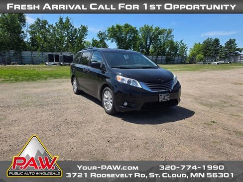 Used 2015 Toyota Sienna XLE w/ XLE Navigation Package AWD/4WD image 2
