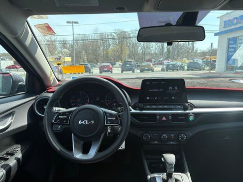 Used 2023 Kia Forte LXS w/ LXS Technology Package image 9