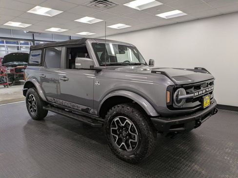 Used 2021 Ford Bronco Outer Banks image 3