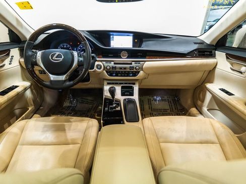 Used 2014 Lexus ES 350 w/ Luxury Package FWD image 13
