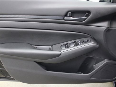 Used 2024 Nissan Altima 2.5 S image 11