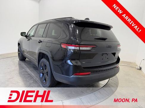 Used 2023 Jeep Grand Cherokee L Limited w/ Black Appearance Package image 5