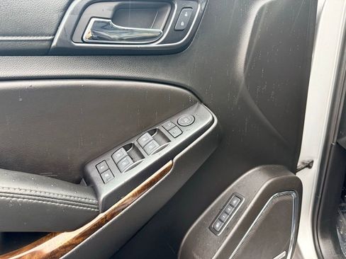 Used 2018 Chevrolet Suburban LT image 19